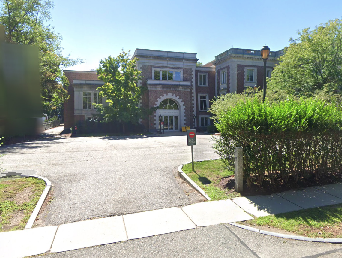 Entrance to the voting location at 43 Hawes Street on Monmouth Street.